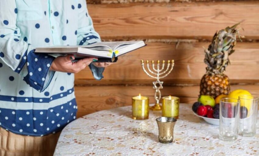 The Tiny Jewish Community in New Zealand Keeping a 19th-Century Hanukkah Custom Alive